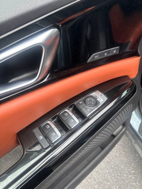 Certified 2023 Kia Carnival SX FWD image 16