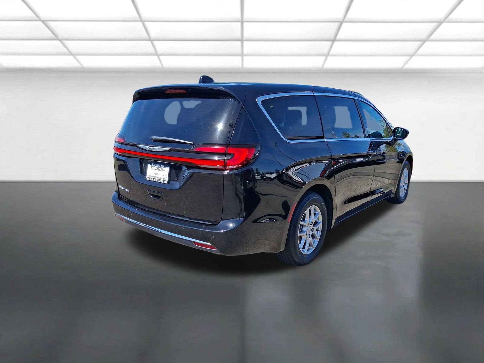 Certified 2025 Chrysler Pacifica Select FWD image 4