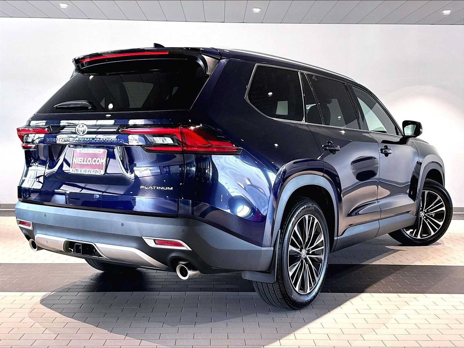 Used 2025 Toyota Grand Highlander AWD Hybrid image 10