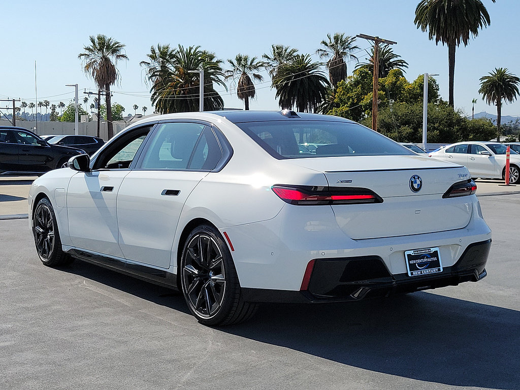 New 2026 BMW 750e xDrive w/ Premium Package AWD/4WD image 2