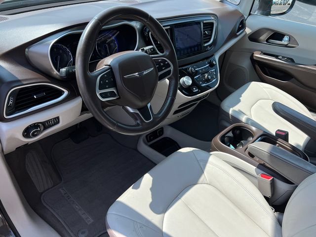 Used 2017 Chrysler Pacifica Touring-L FWD image 26