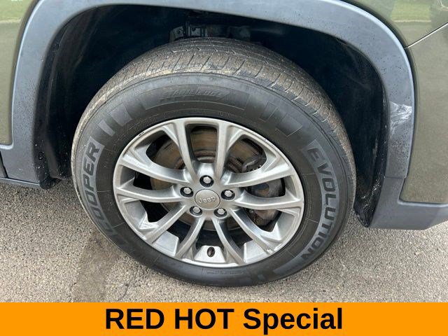 Used 2019 Jeep Cherokee Latitude Plus AWD/4WD image 49