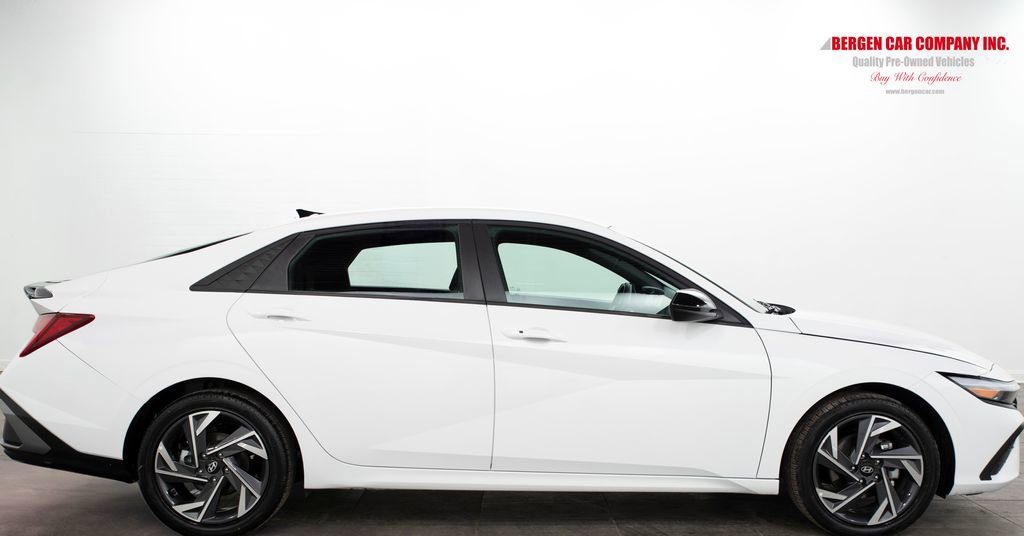 Used 2025 Hyundai Elantra SEL image 14