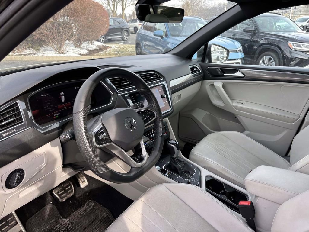 Used 2022 Volkswagen Tiguan SE R-Line image 24