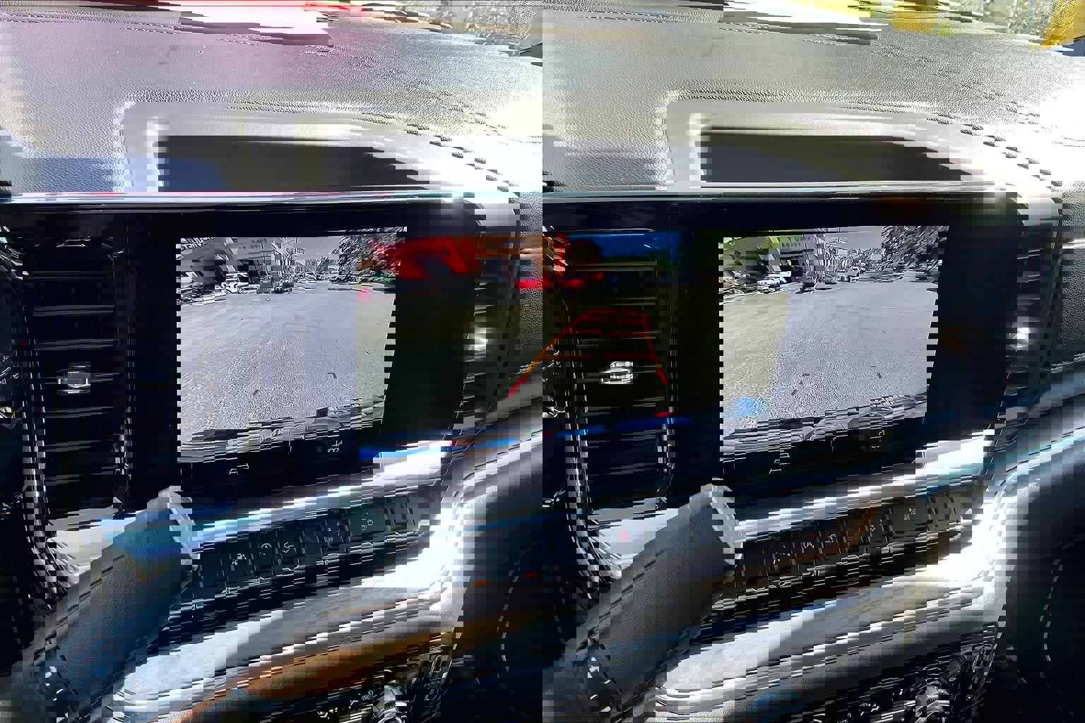 Certified 2025 GMC Sierra 1500 SLT RWD image 21