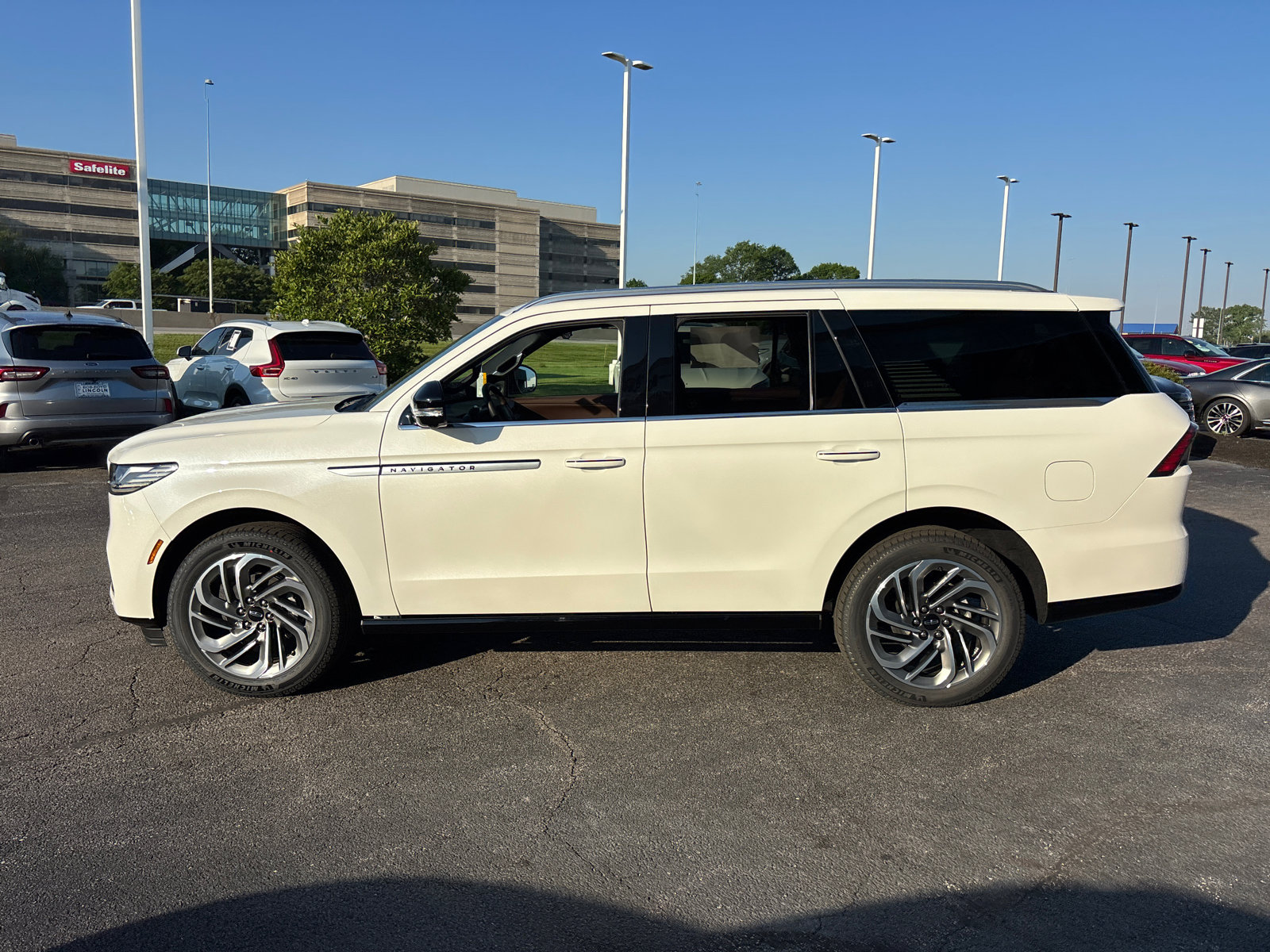 New 2026 Lincoln Navigator Reserve AWD/4WD image 4