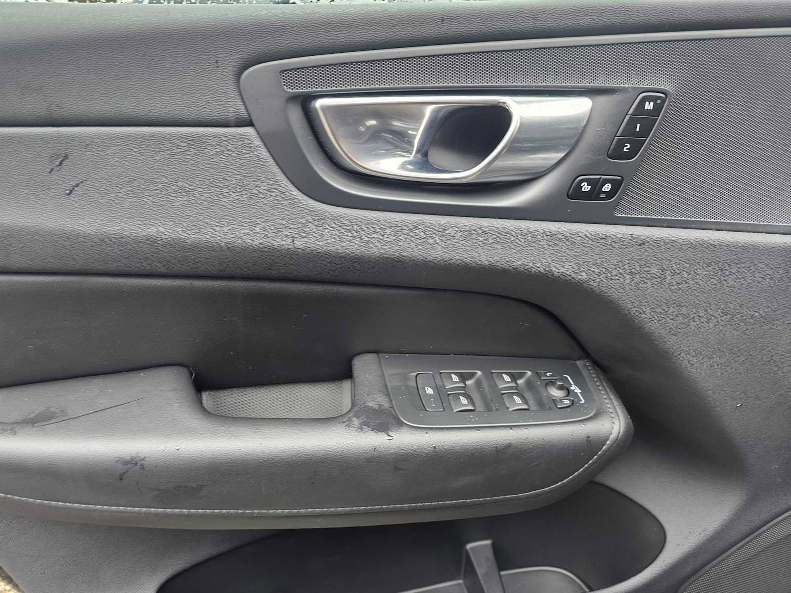 Certified 2025 Volvo XC60 B5 Core w/ Protection Package Premier image 26