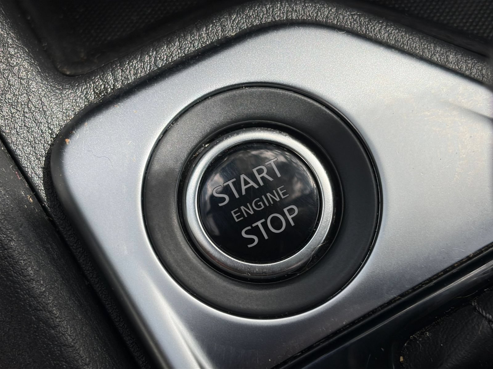 Used 2025 Nissan Sentra SV FWD image 19
