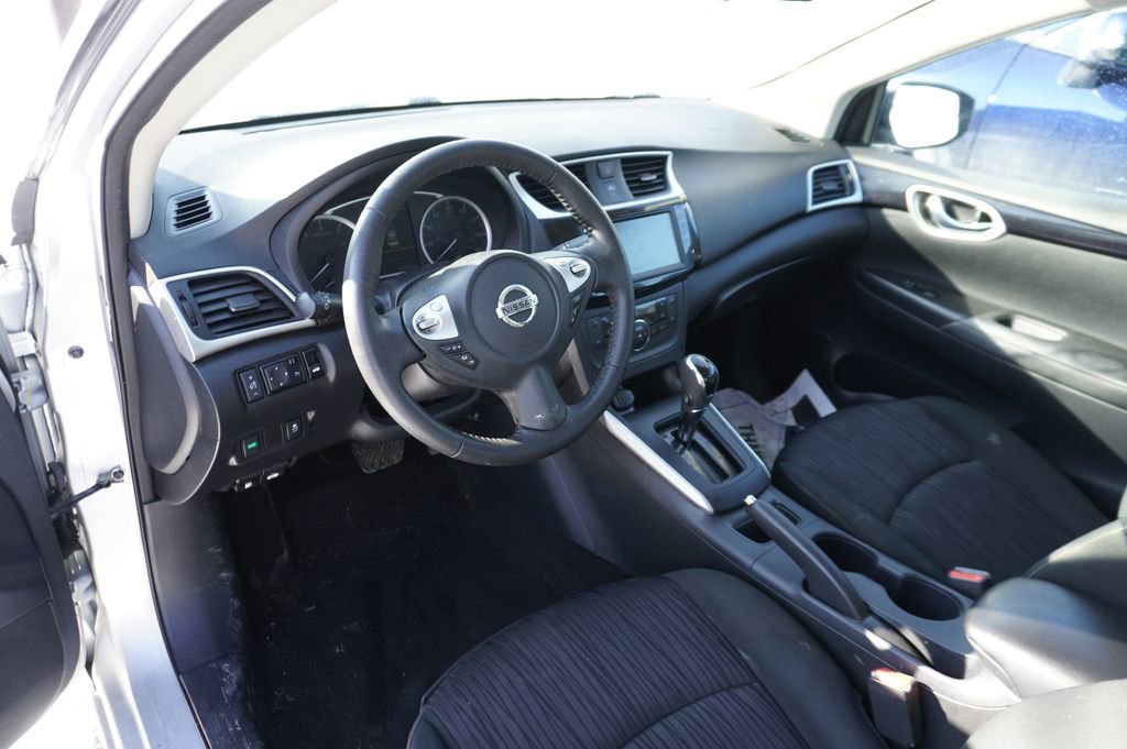 Used 2019 Nissan Sentra SV image 3
