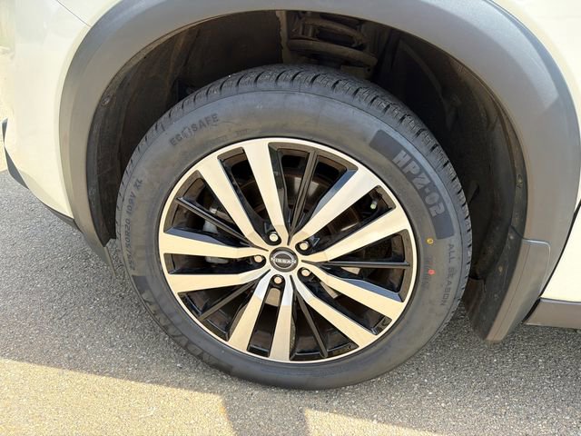 Used 2023 Nissan Pathfinder Platinum image 11