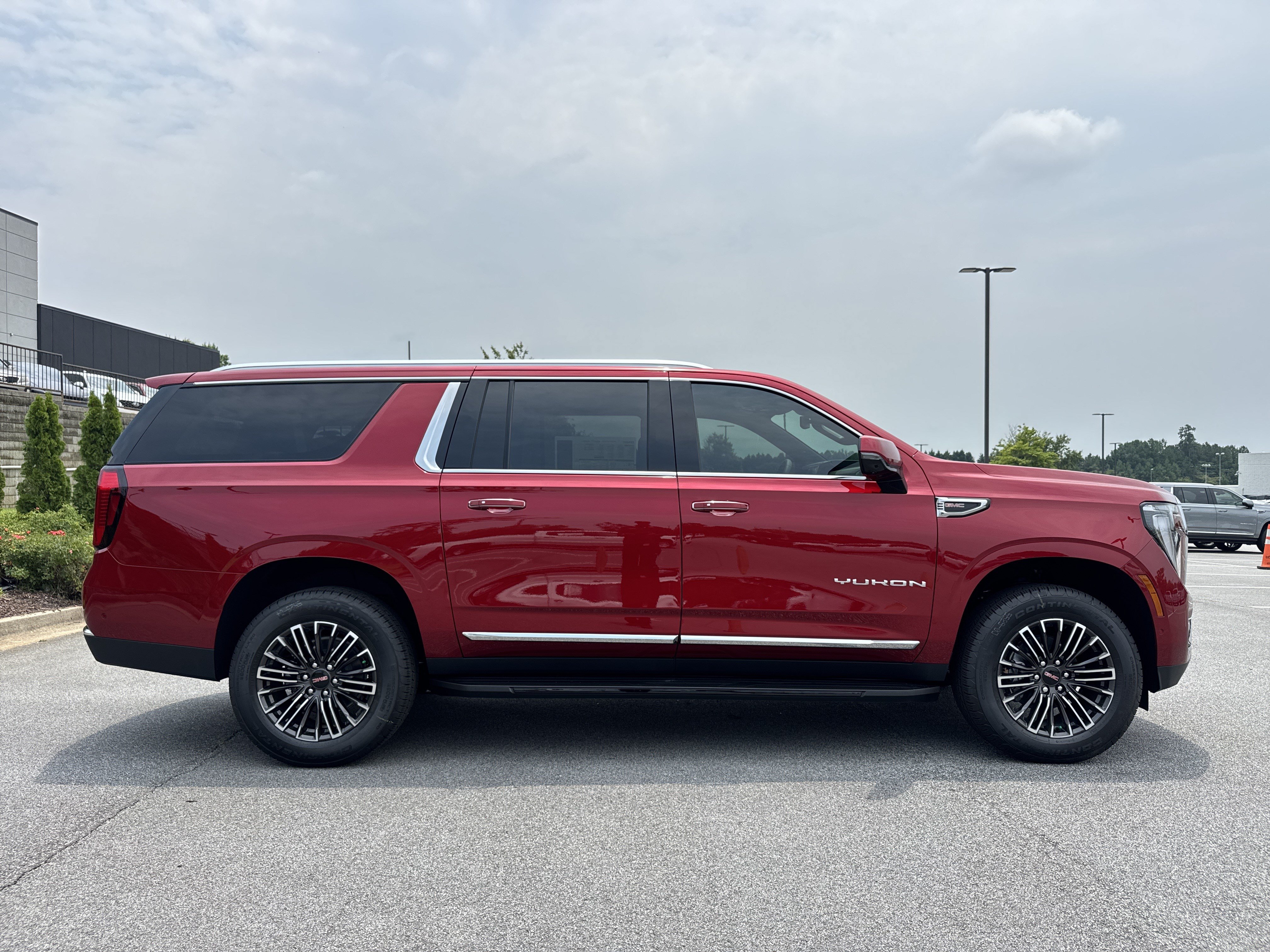 New 2026 GMC Yukon XL Elevation AWD/4WD image 11
