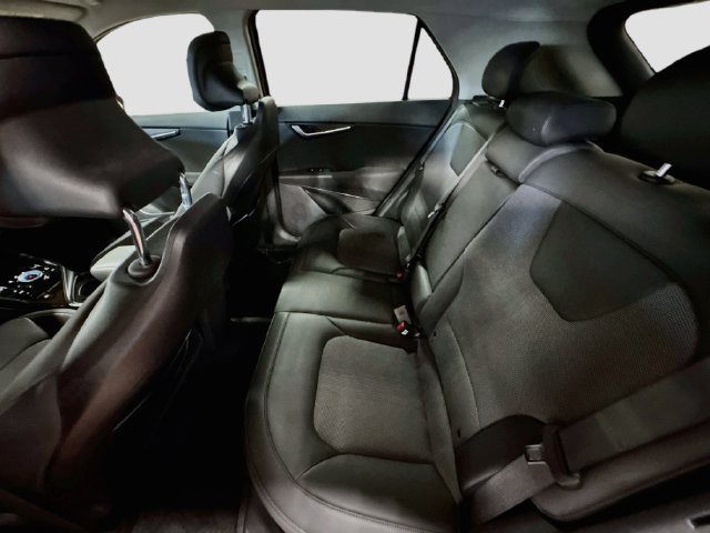 Certified 2025 Kia Niro EX w/ EX Cold Weather Package FWD image 25