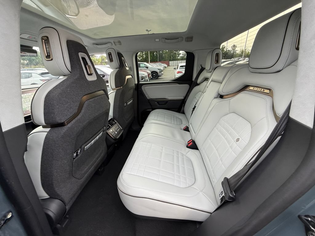 Used 2025 Rivian R1T Premium Tri AWD/4WD image 24