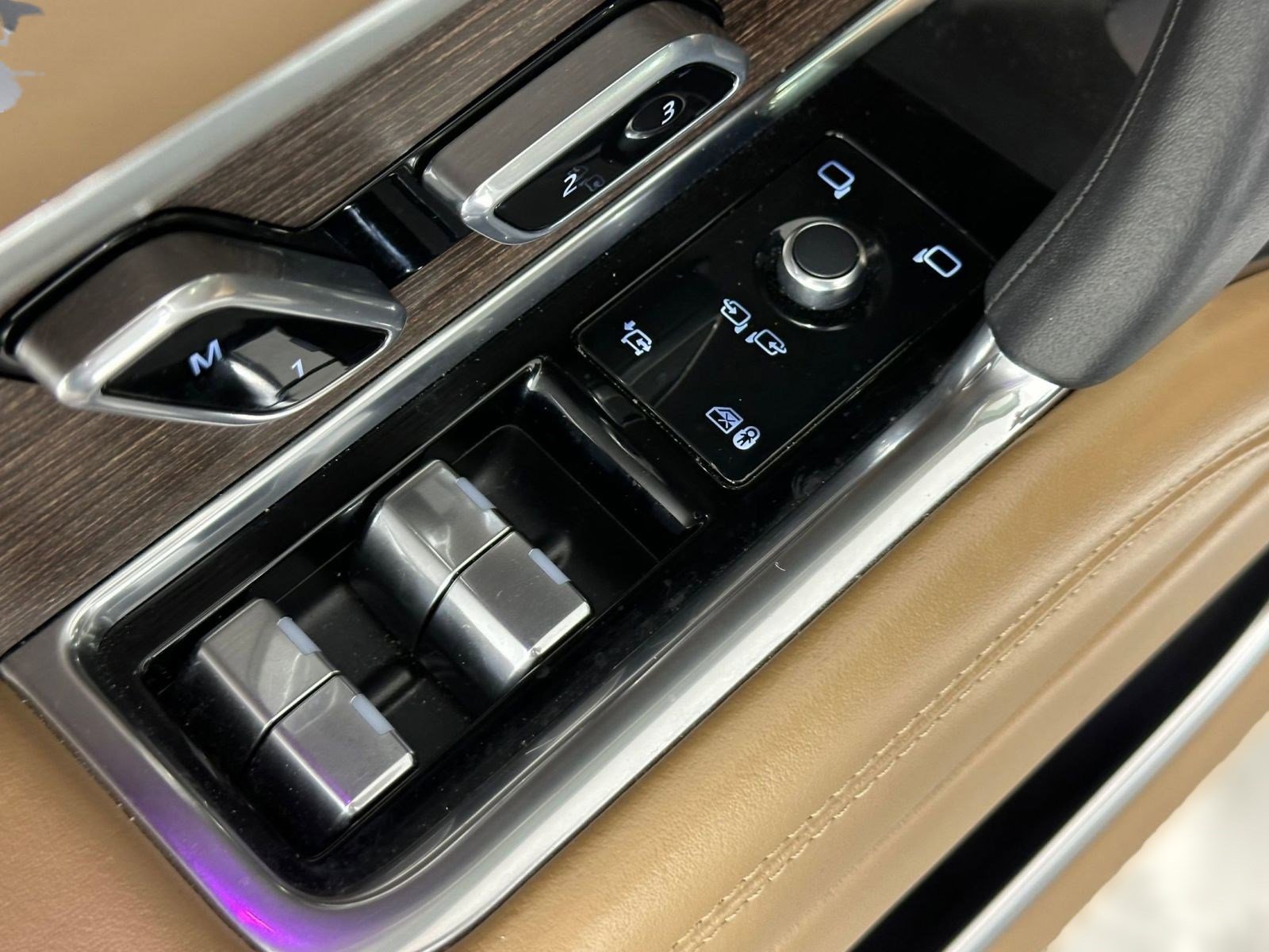 Certified 2023 Land Rover Range Rover SE image 11