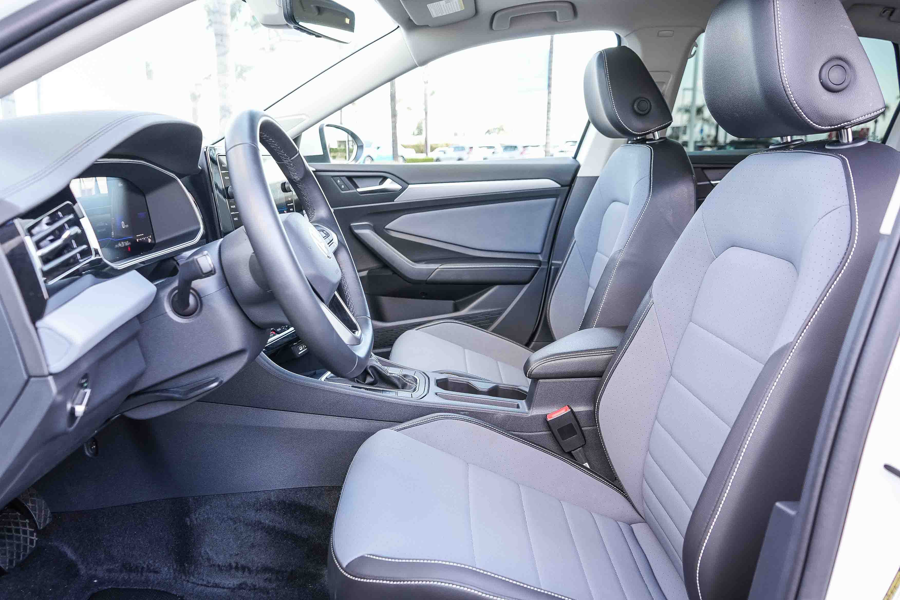 Used 2026 Volkswagen Jetta SE FWD image 21