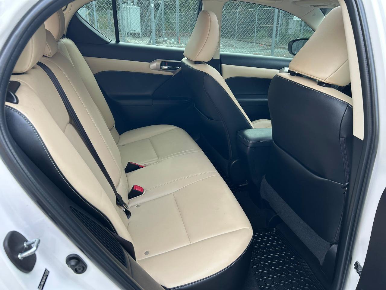 Used 2014 Lexus CT 200h FWD image 17
