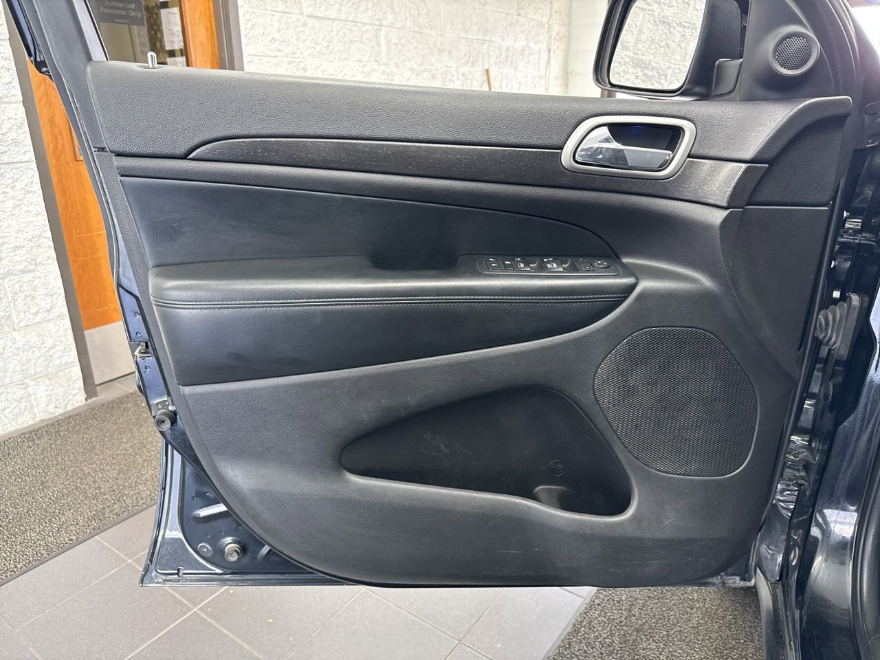 Used 2018 Jeep Grand Cherokee Laredo image 34