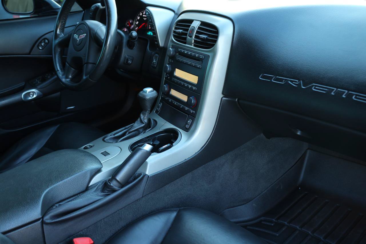 Used 2005 Chevrolet Corvette Coupe w/ Preferred Equipment Group RWD image 21