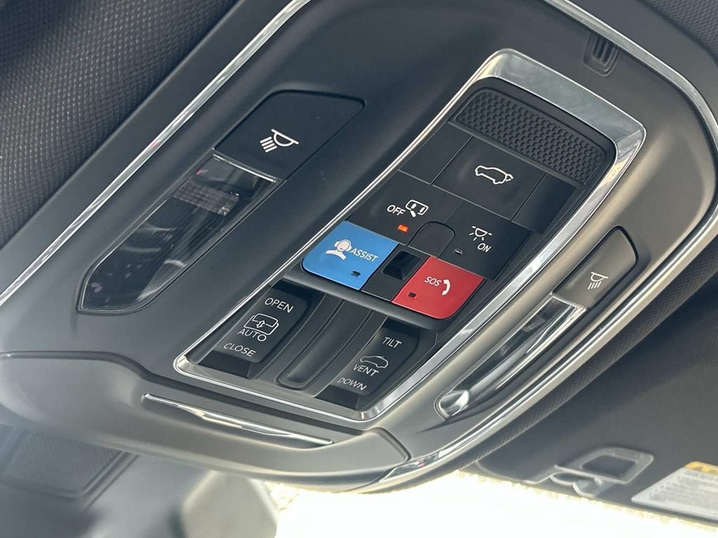 Certified 2023 Jeep Grand Cherokee L Laredo AWD/4WD image 30