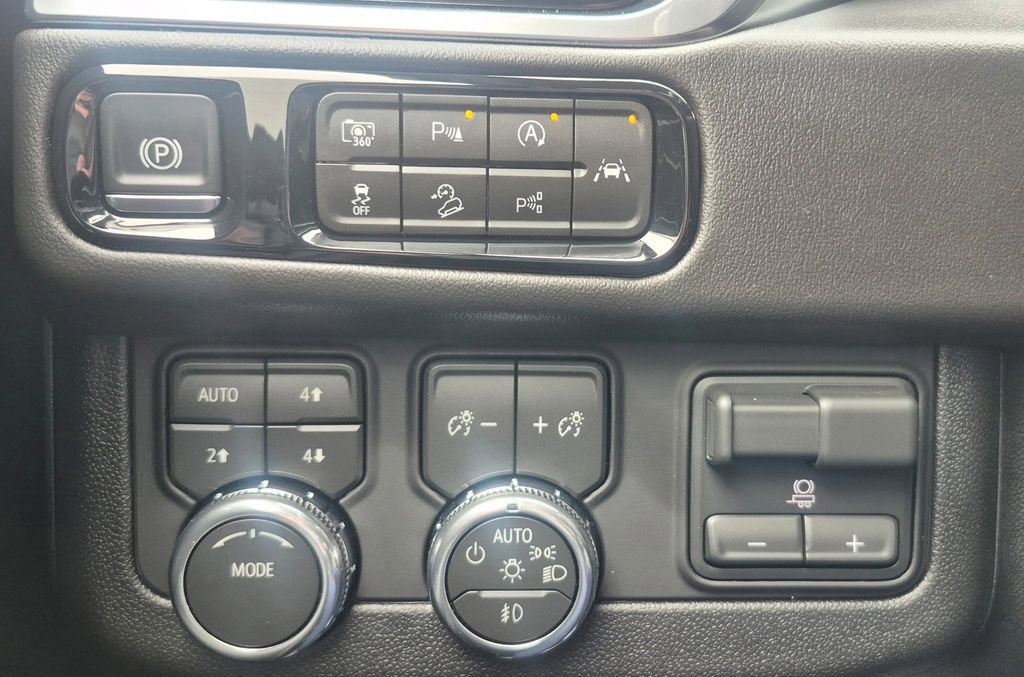 Used 2026 GMC Yukon Elevation w/ Elevation Premium Package image 8