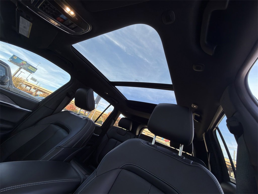 New 2025 Jeep Grand Cherokee Limited w/ Black Appearance Package image 20