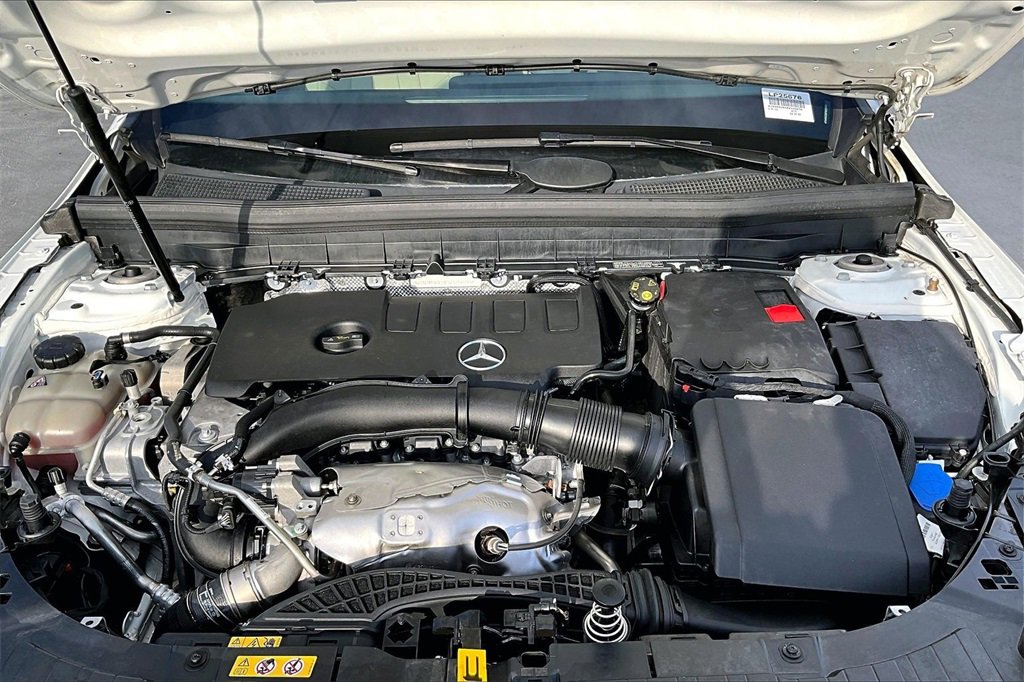 Used 2023 Mercedes-Benz GLB 250 w/ Premium Package image 28