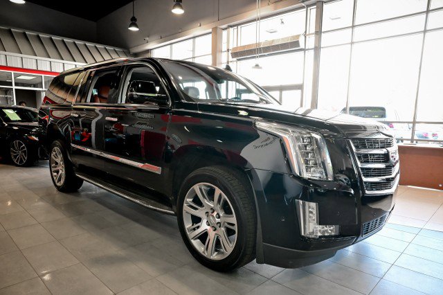 Used 2018 Cadillac Escalade ESV Luxury AWD/4WD image 3