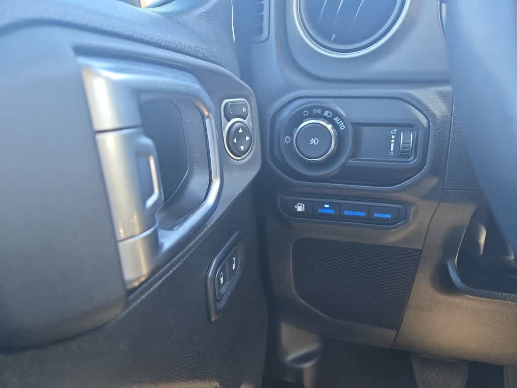 Used 2023 Jeep Wrangler Unlimited w/ Cold Weather Group AWD/4WD image 24