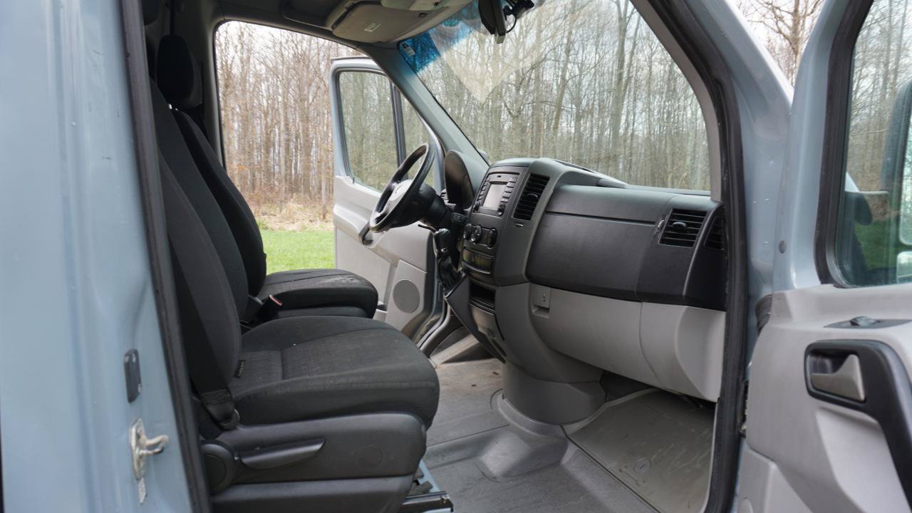 Used 2016 Mercedes-Benz Sprinter 2500 image 17