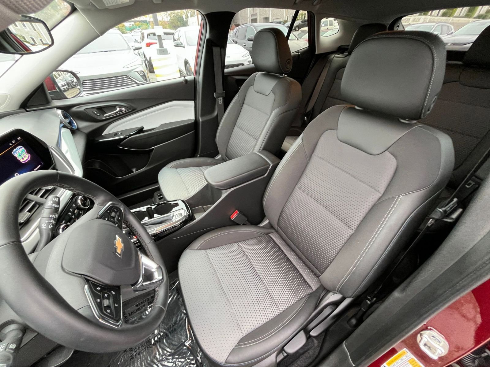 Used 2025 Chevrolet Trax LT w/ LT Convenience Package image 30