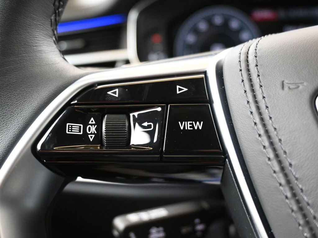 Certified 2025 Audi A8 L 3.0T image 27