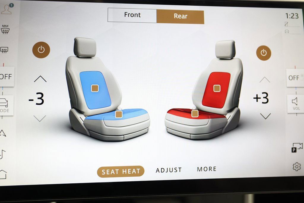 Used 2025 Land Rover Range Rover SE image 26