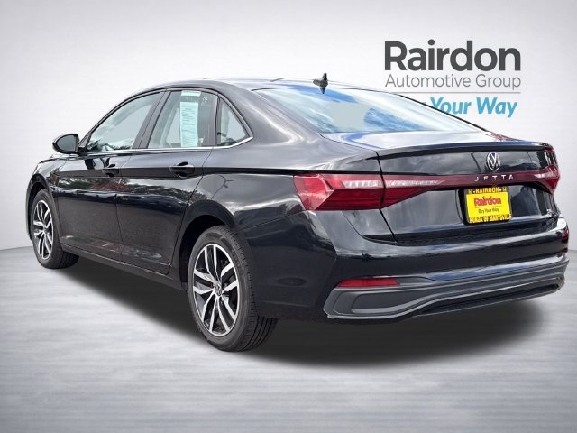 Used 2025 Volkswagen Jetta SE FWD image 5