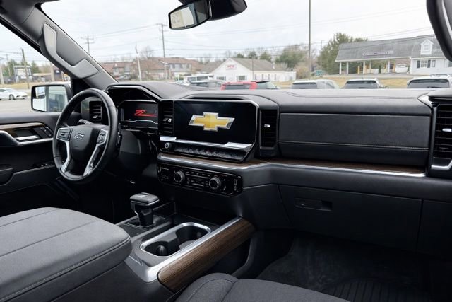 Used 2024 Chevrolet Silverado 1500 RST w/ Z71 Off-Road Package image 18