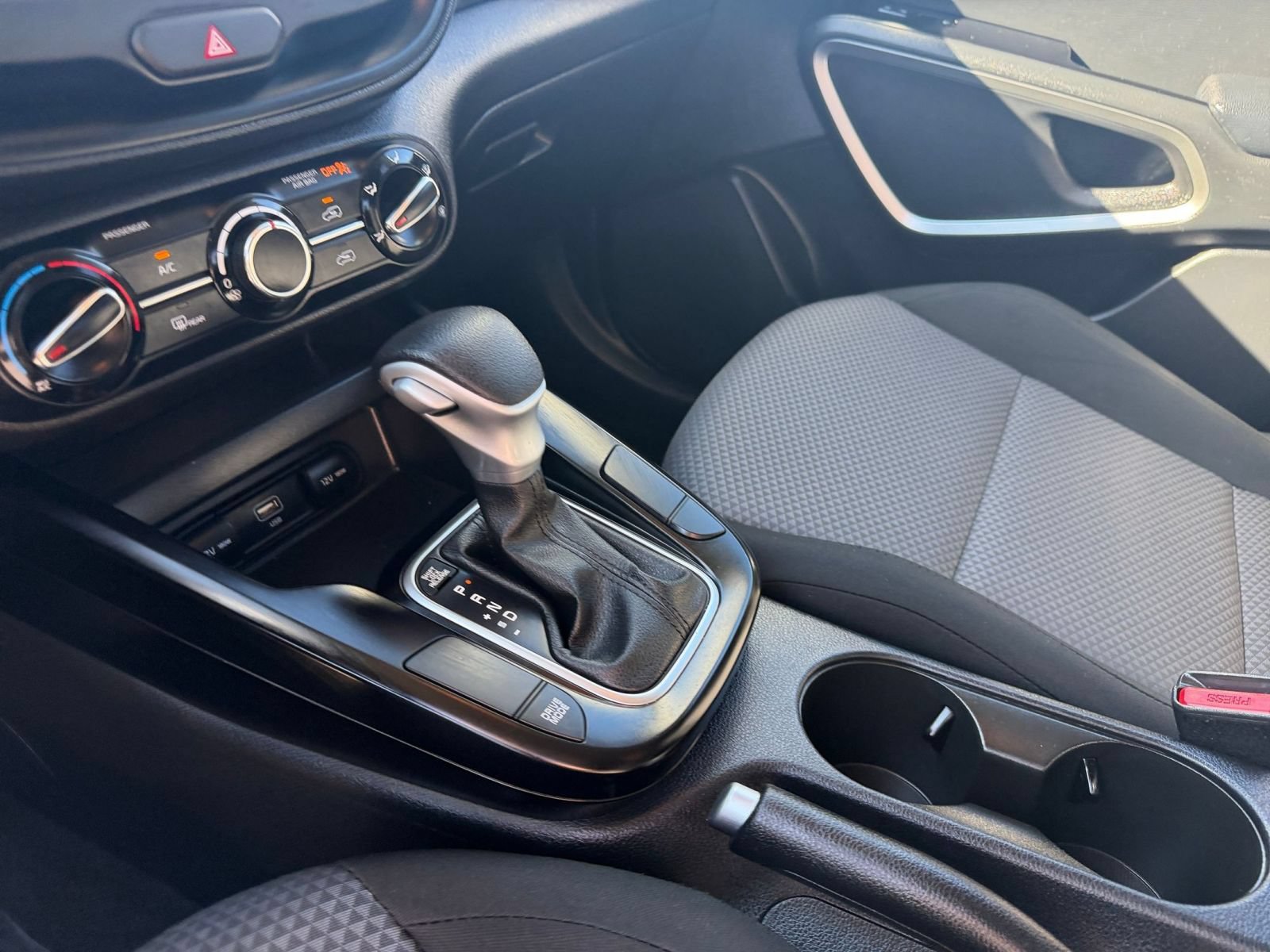 Used 2025 Kia Soul LX w/ LX Technology Package FWD image 40