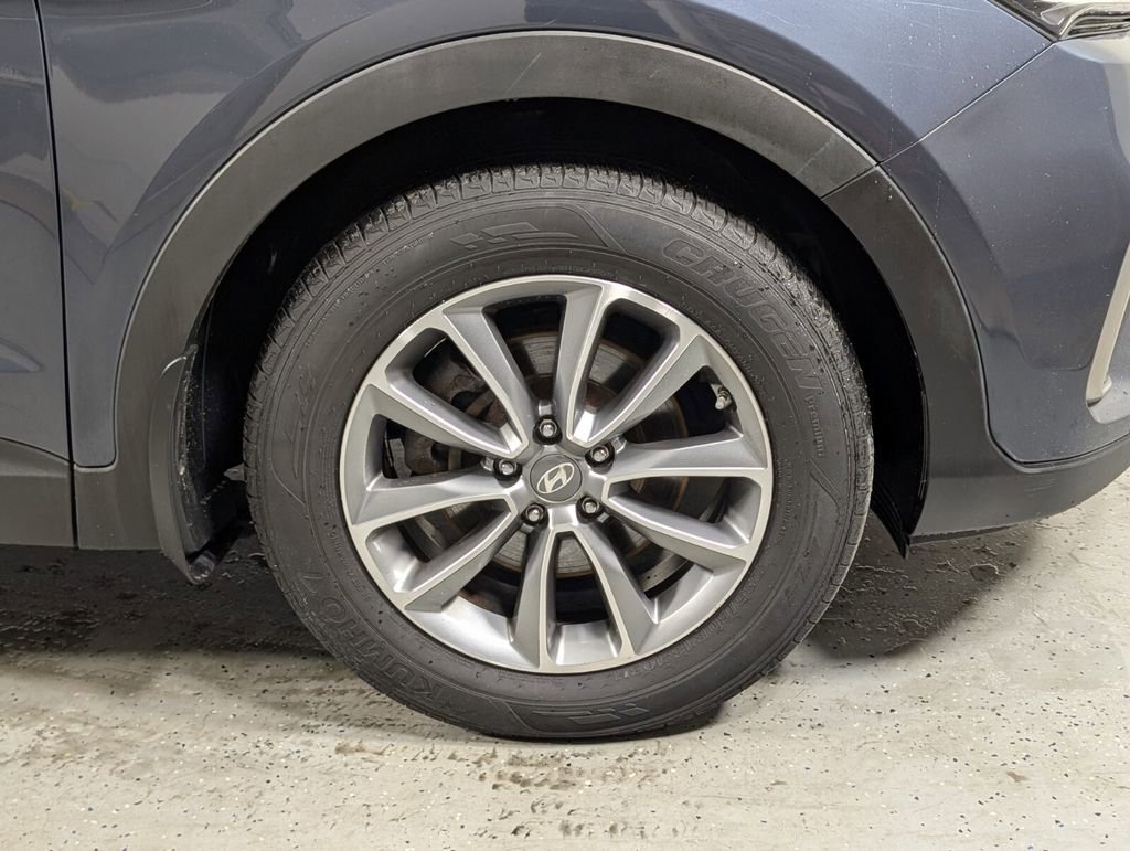 Used 2018 Hyundai Santa Fe SE image 11