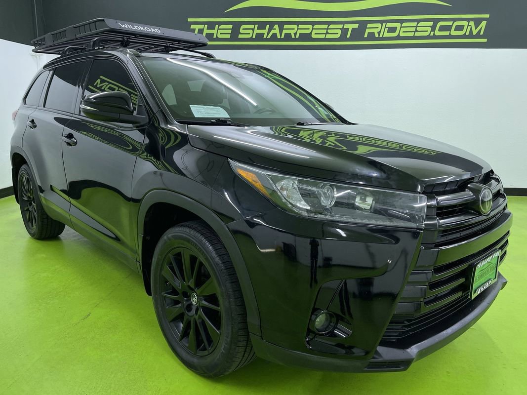 Used 2019 Toyota Highlander SE w/ Nightshade Edition image 2