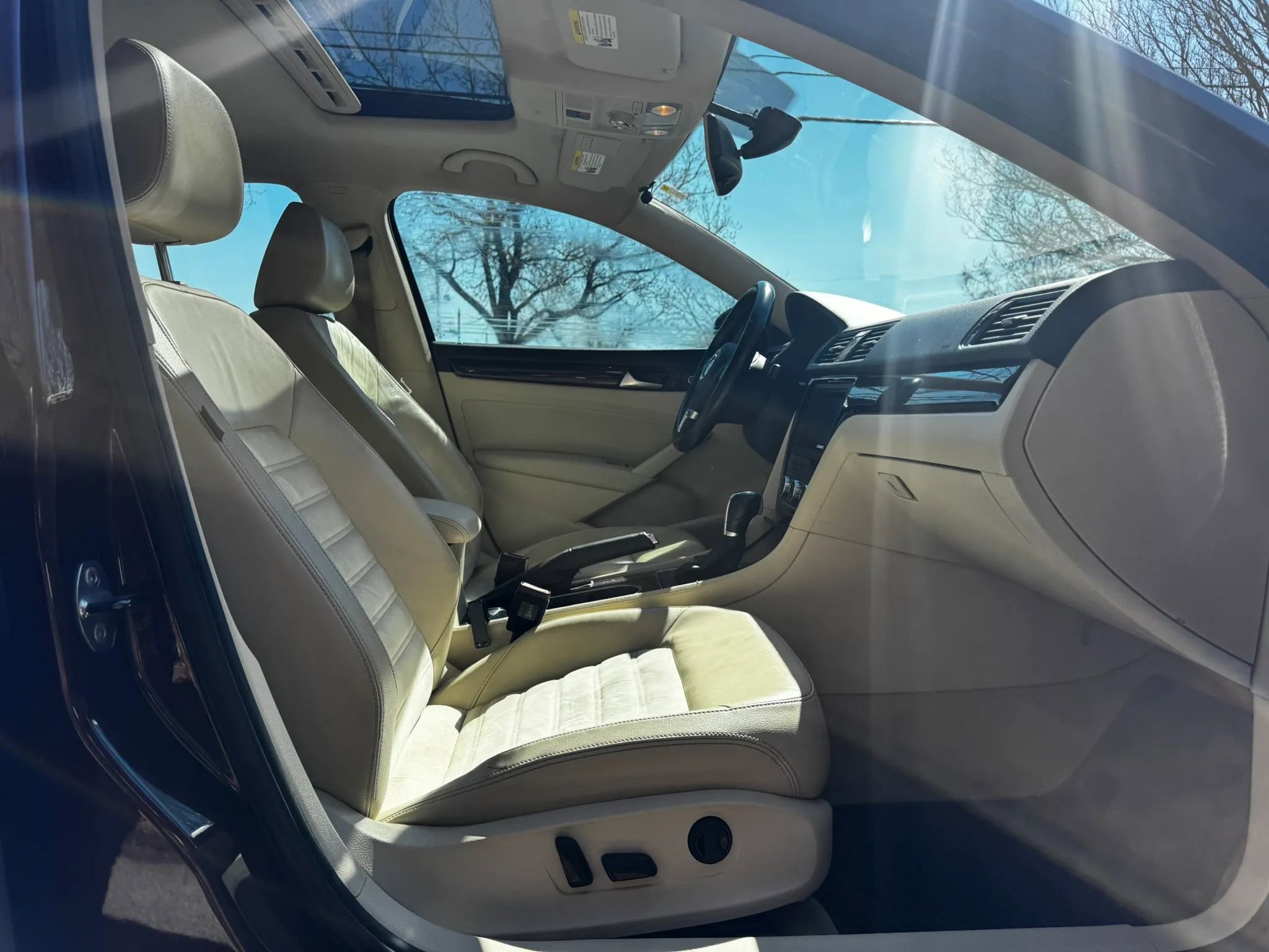 Used 2014 Volkswagen Passat TDI SEL Premium image 16