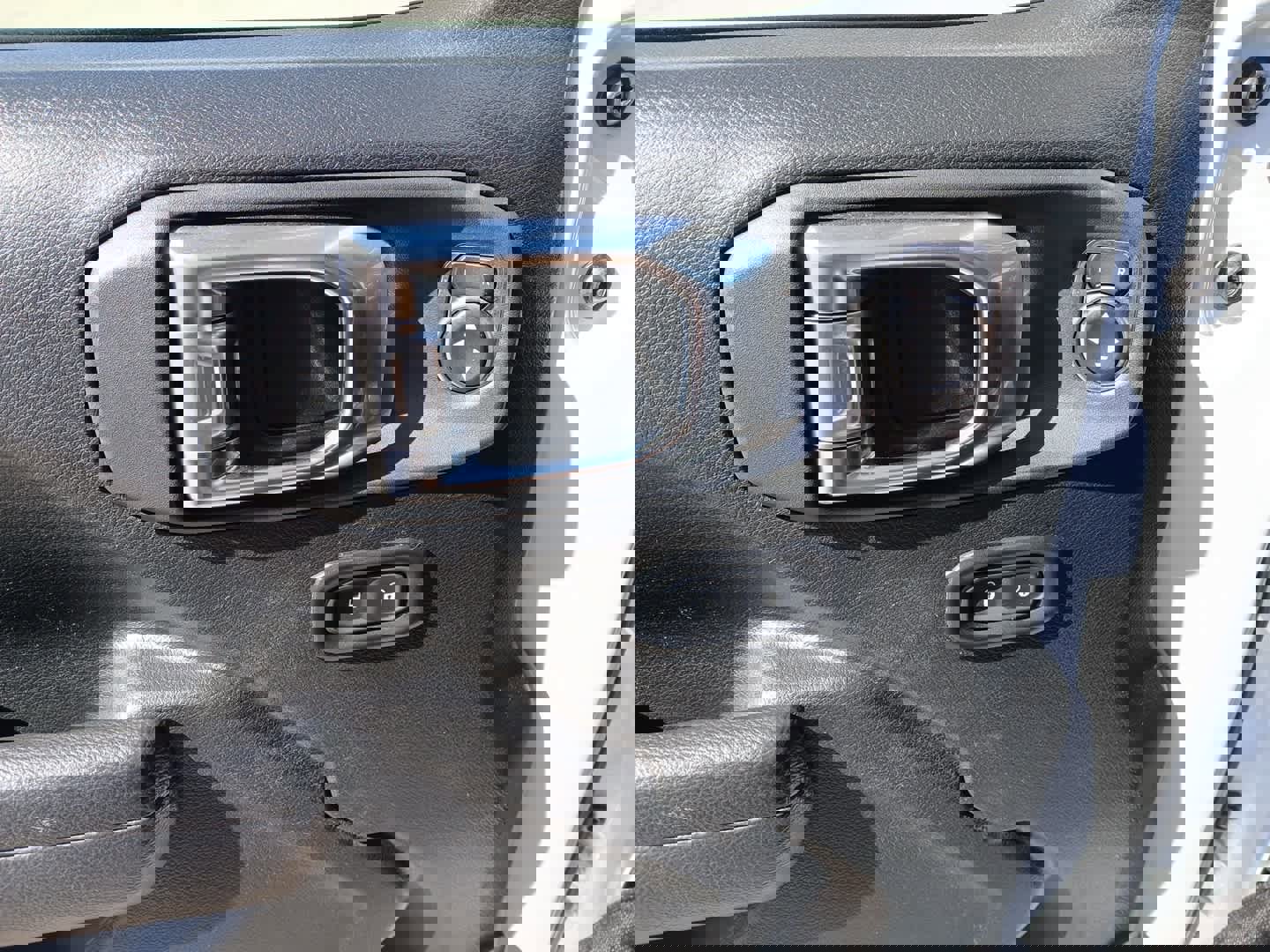 Used 2025 Jeep Wrangler Willys image 25