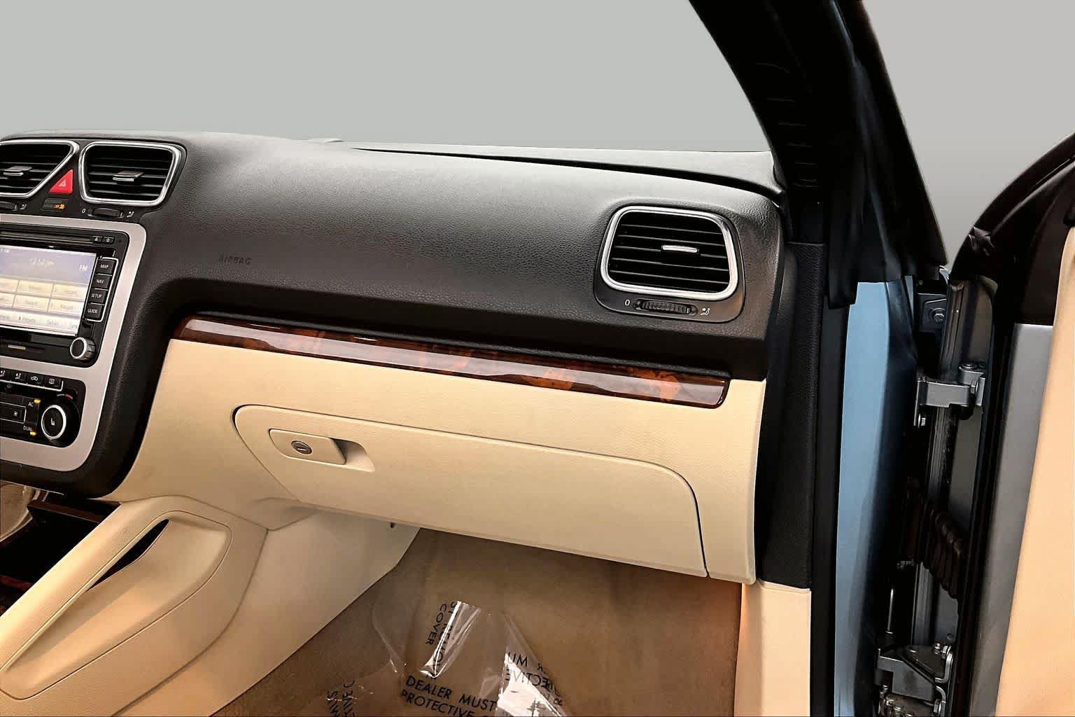 Used 2012 Volkswagen Eos Executive FWD image 17