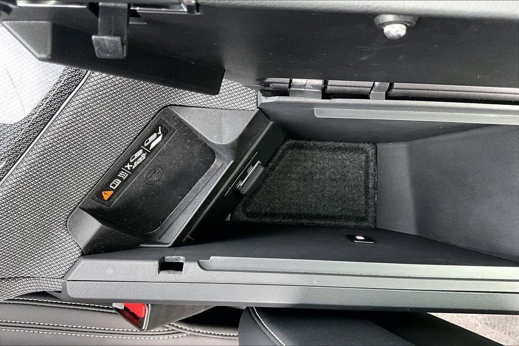 Used 2025 Cadillac Optiq Luxury 1 image 26