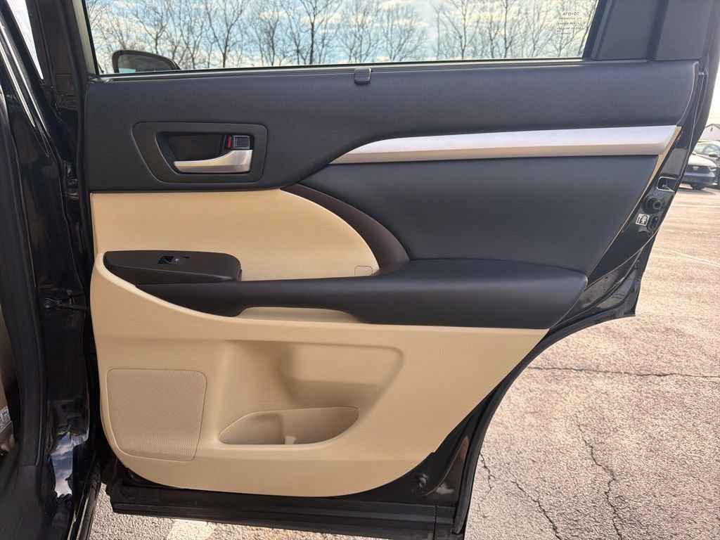 Used 2017 Toyota Highlander XLE image 25
