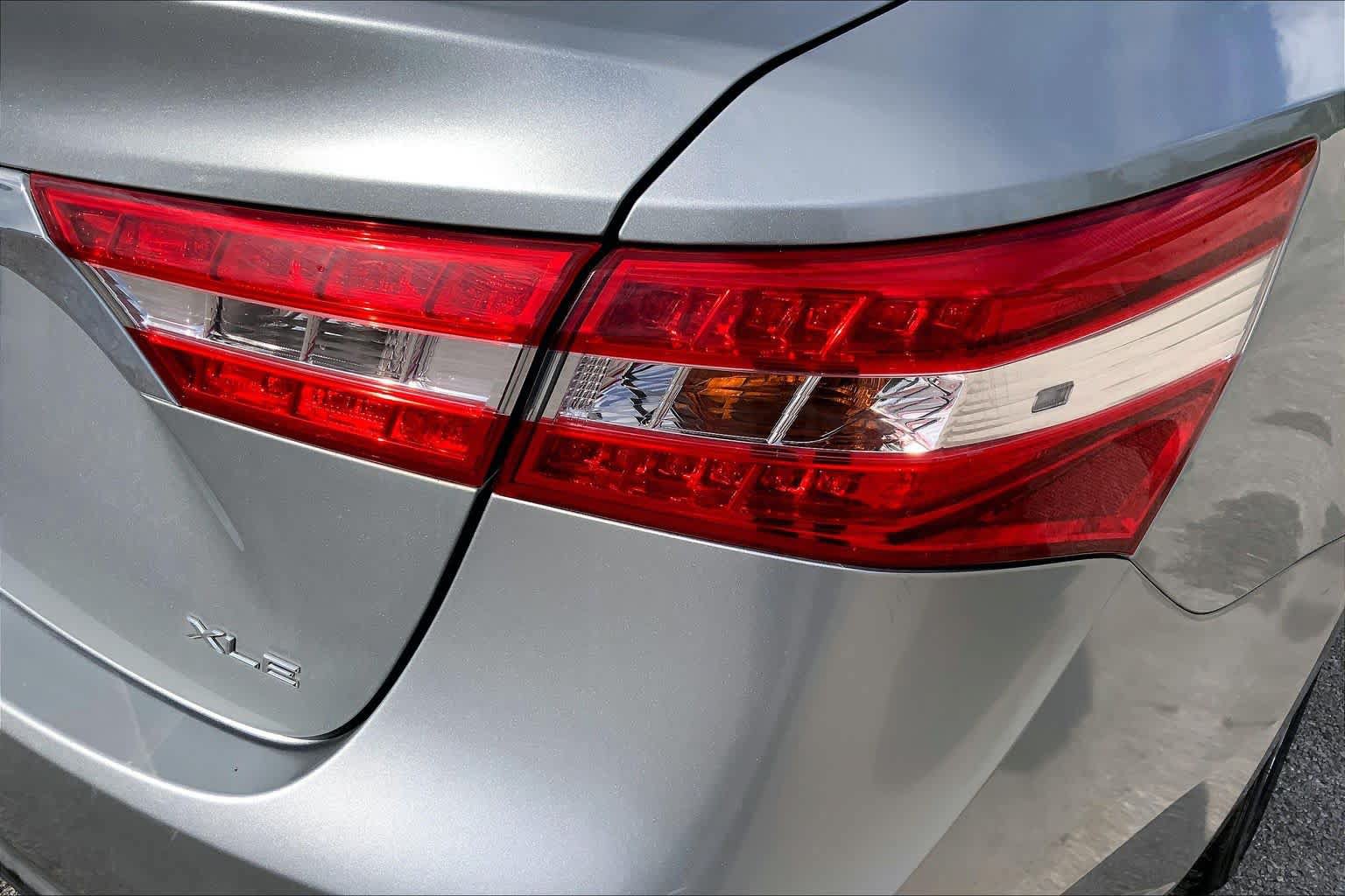 Used 2015 Toyota Avalon XLE FWD image 30