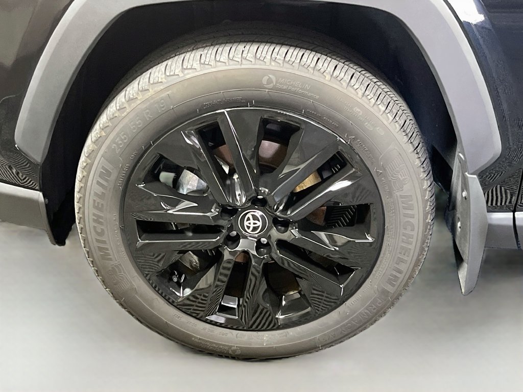 Used 2025 Toyota RAV4 XLE Premium FWD image 11