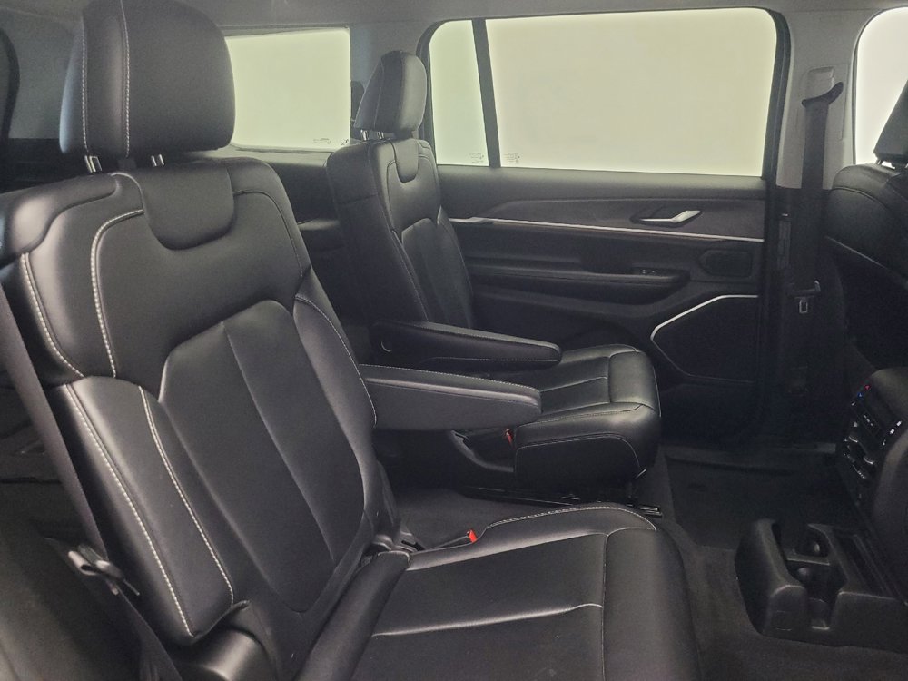 Used 2022 Jeep Grand Cherokee L Limited AWD/4WD image 19