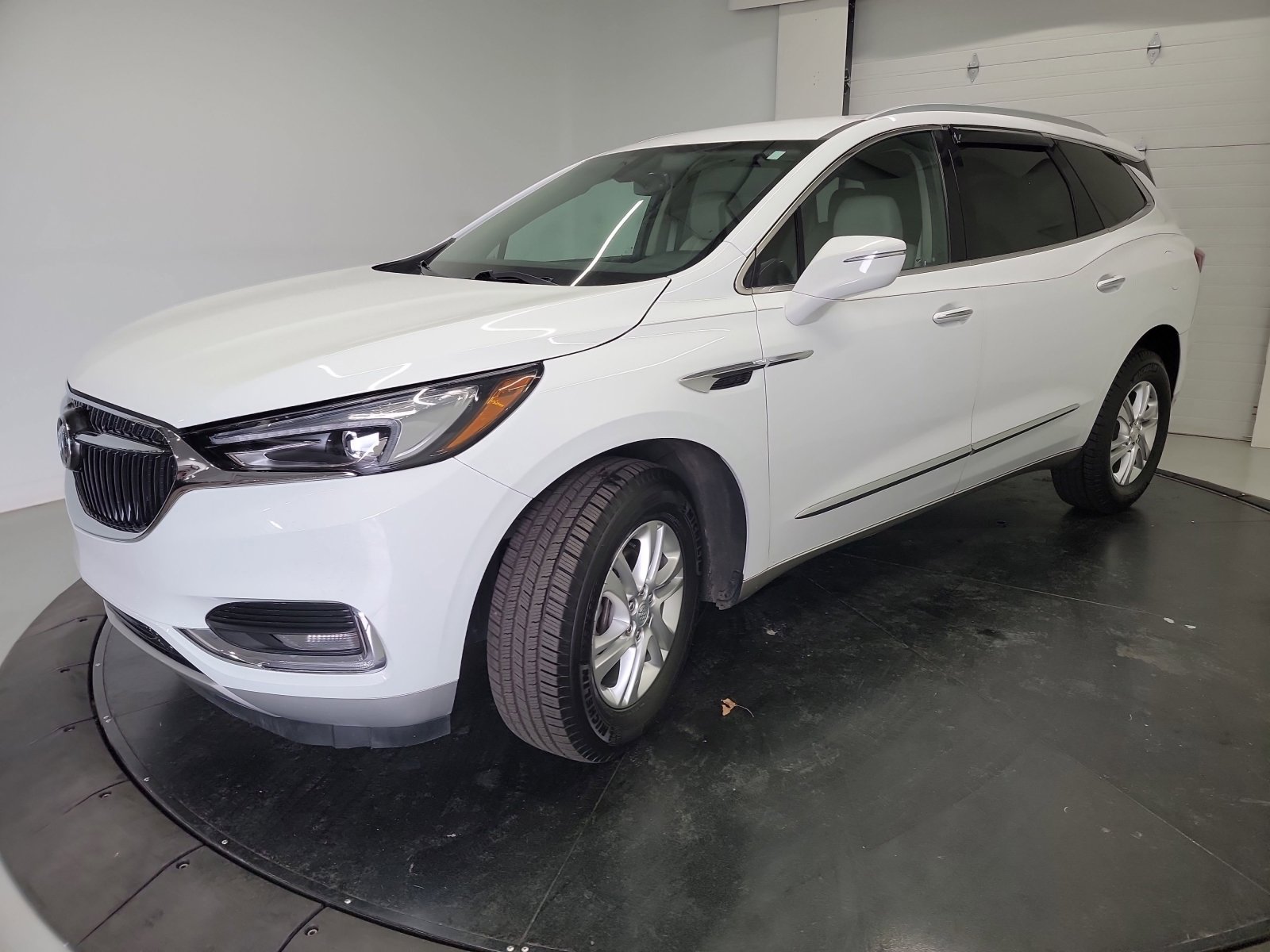 Used 2020 Buick Enclave Essence FWD image 3