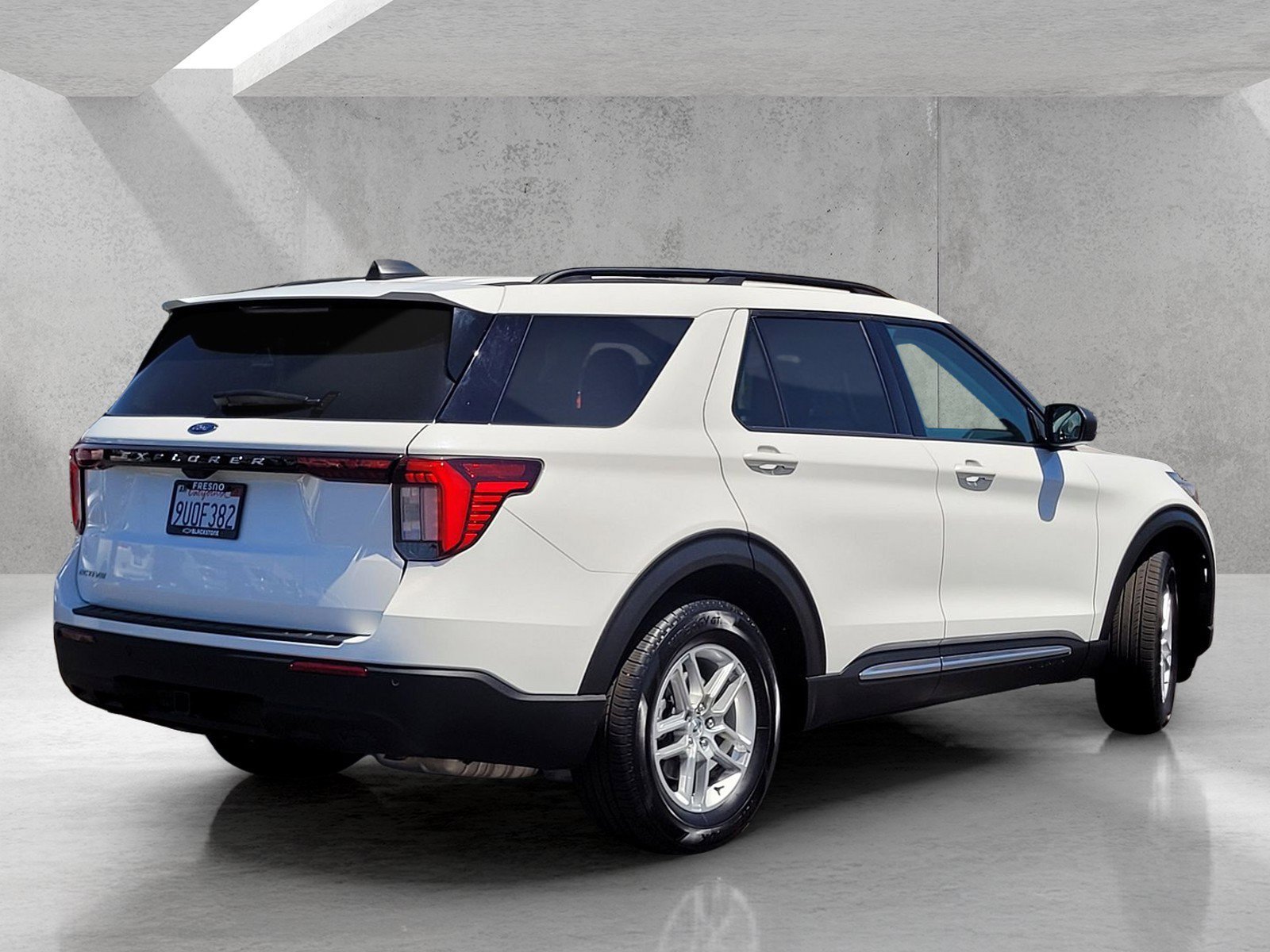 Used 2025 Ford Explorer Active RWD image 5