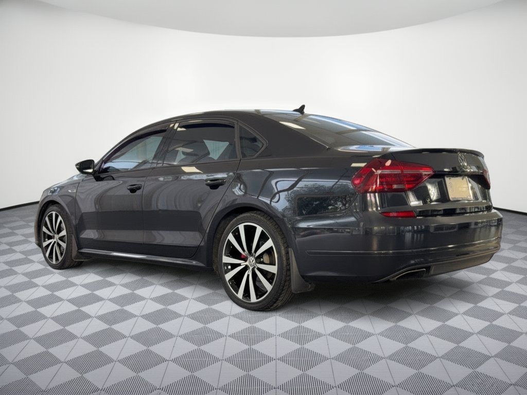 Used 2018 Volkswagen Passat 3.6 FWD image 3