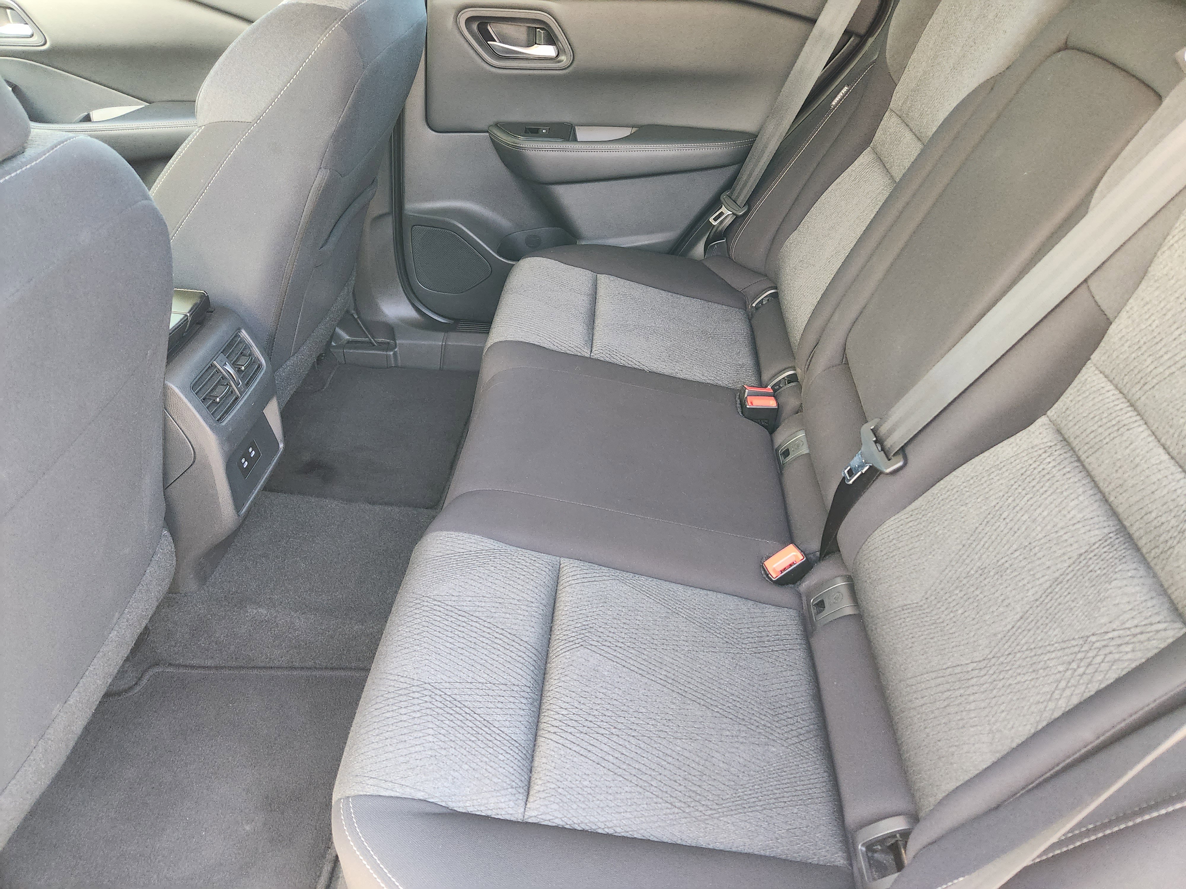 Used 2024 Nissan Rogue SV image 28