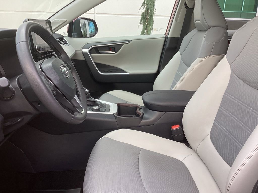 Used 2025 Toyota RAV4 Limited w/ Advanced Technology Package image 4